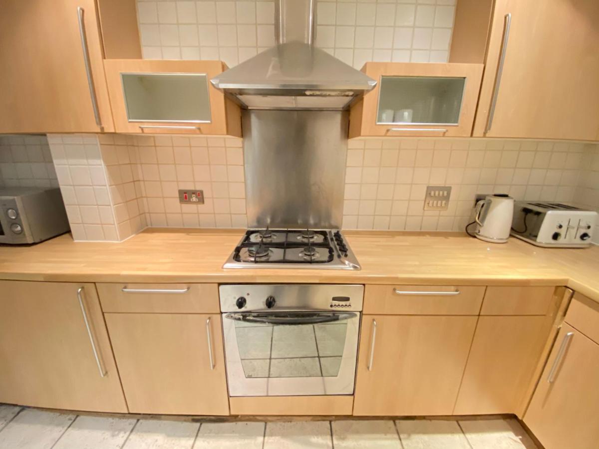 Large 5-bed Centre Townhouse With Secure Parking