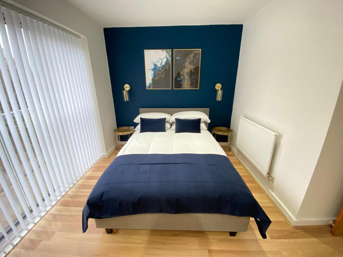Large 5-bed Centre Townhouse With Secure Parking Holiday home Manchester