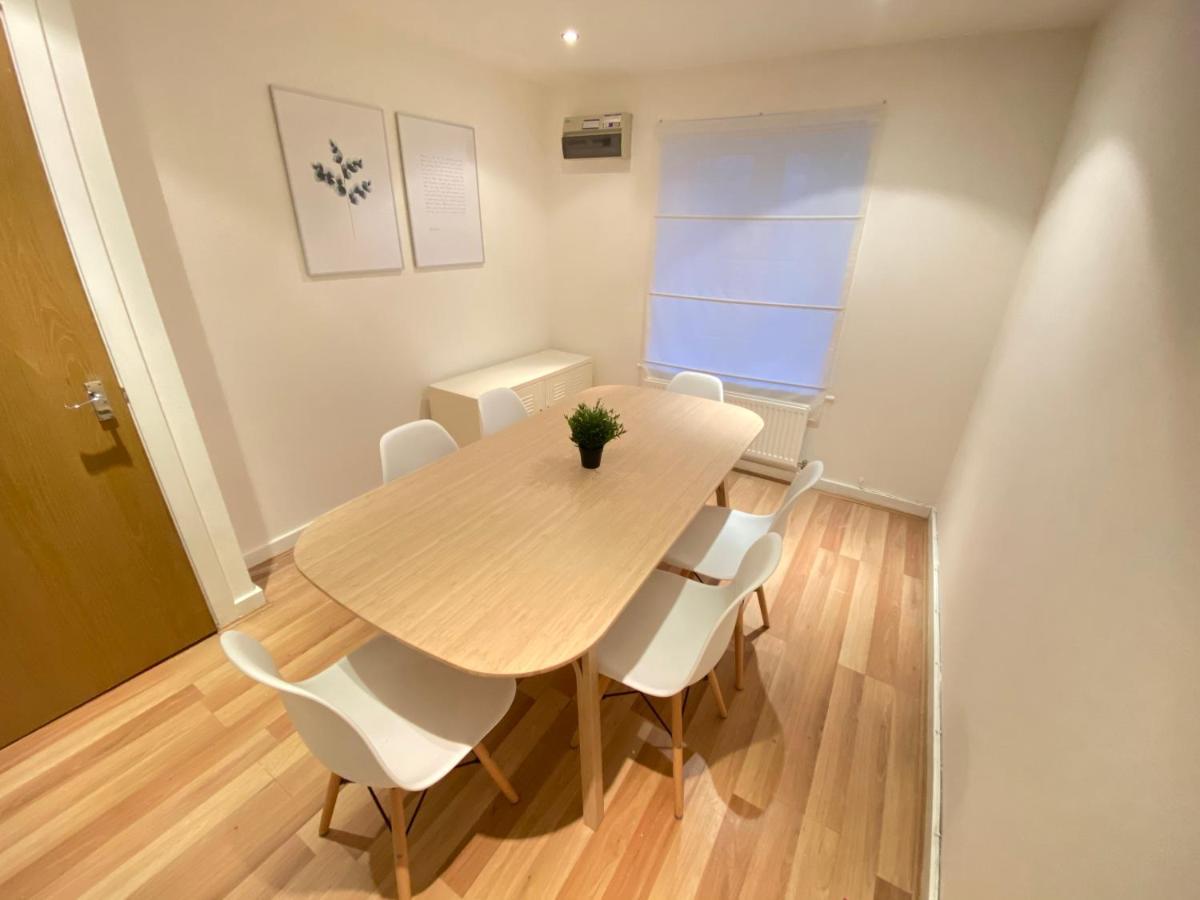Holiday home Large 5-bed Centre Townhouse With Secure Parking
